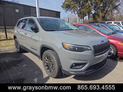 Used 2023 Jeep Cherokee Altitude Lux image 1