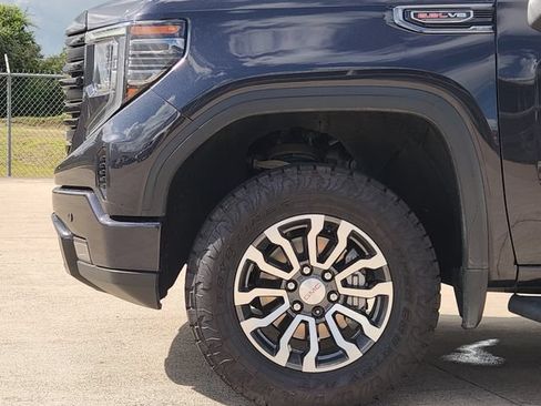 Used 2023 GMC Sierra 1500 AT4 w/ AT4 Premium Package AWD/4WD image 8