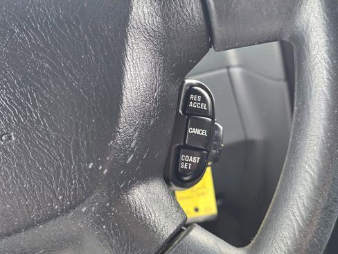 Used 2004 Nissan Frontier S/C AWD/4WD image 25