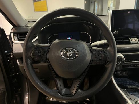Used 2025 Toyota RAV4 LE image 28
