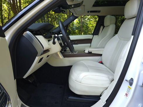 Used 2023 Land Rover Range Rover SE image 11