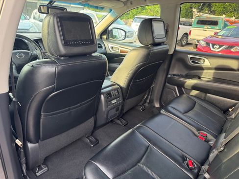 Used 2015 Nissan Pathfinder SL w/ SL Tech Package FWD image 11
