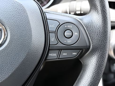 Used 2025 Toyota RAV4 XLE FWD image 15