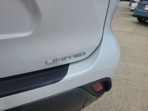 Certified 2026 Toyota Highlander Limited AWD/4WD image 10