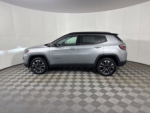 Used 2022 Jeep Compass Limited w/ Sun and Sound Group image 2