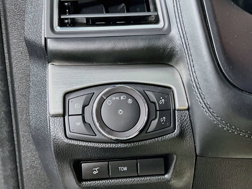 Used 2018 Ford Explorer Platinum AWD/4WD image 10