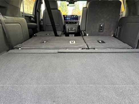 Used 2025 Chevrolet Suburban Premier image 16