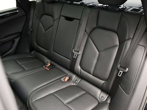 Certified 2026 Porsche Macan AWD/4WD image 47