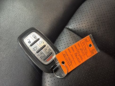 Used 2024 Chrysler Pacifica Touring-L image 39