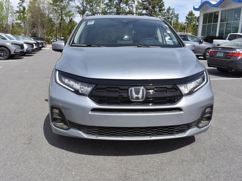 New 2026 Honda Odyssey Touring image 4
