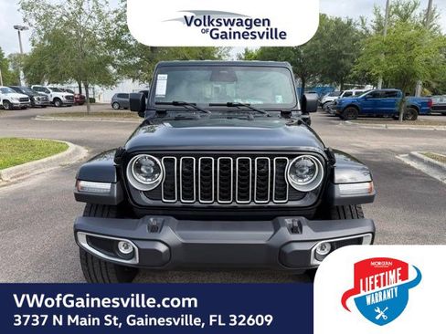 Used 2025 Jeep Wrangler Unlimited Sahara AWD/4WD image 2