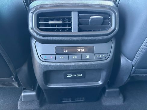 Used 2023 Honda Pilot Touring image 19