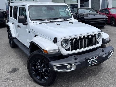 Certified 2025 Jeep Wrangler Unlimited Sahara AWD/4WD image 1