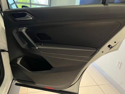 Used 2018 Volkswagen Tiguan SEL AWD/4WD image 31