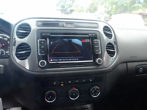 Used 2015 Volkswagen Tiguan SE image 6