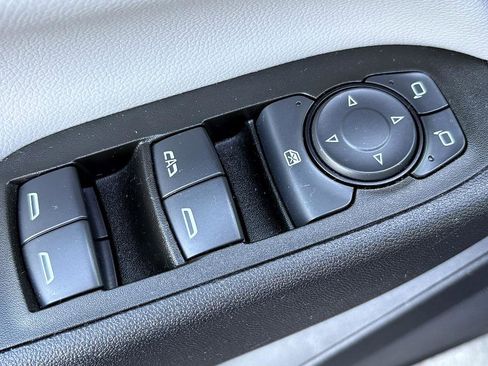 Used 2023 Chevrolet Equinox LS w/ LS Convenience Package image 17