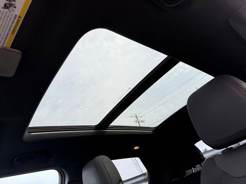 Used 2023 Chevrolet TrailBlazer RS w/ Sun and Liftgate Package image 27