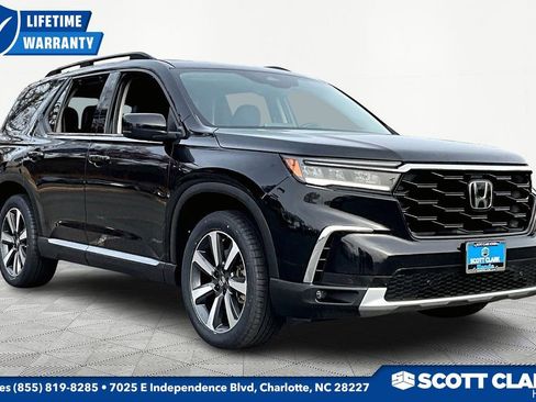 Used 2023 Honda Pilot Touring image 1