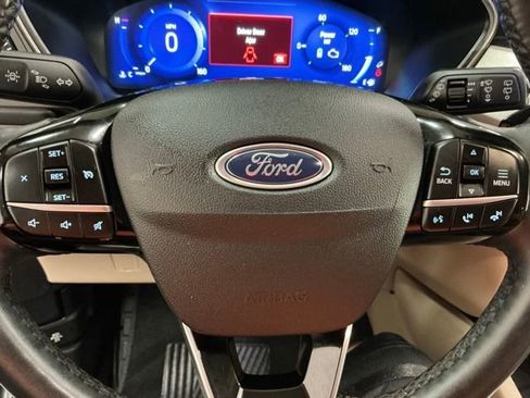 Used 2022 Ford Escape SEL w/ Technology Package FWD image 28