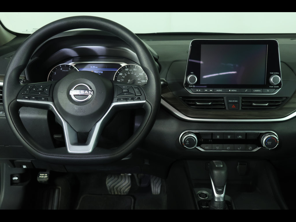 Used 2025 Nissan Altima 2.5 SV FWD image 14