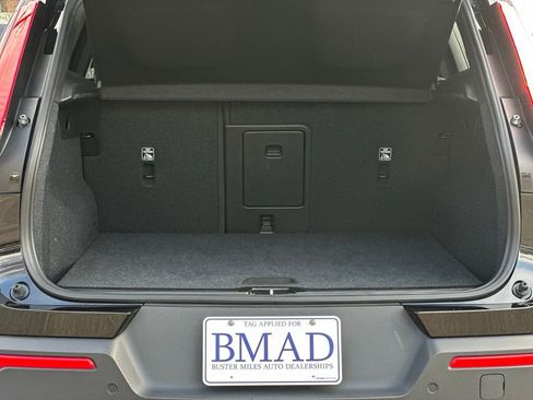 Used 2024 Volvo XC40 B5 Core image 14