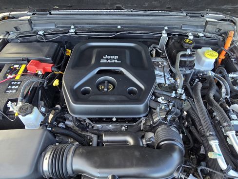 Used 2023 Jeep Wrangler Sahara image 11