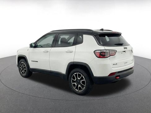 Used 2025 Jeep Compass Trailhawk AWD/4WD image 7