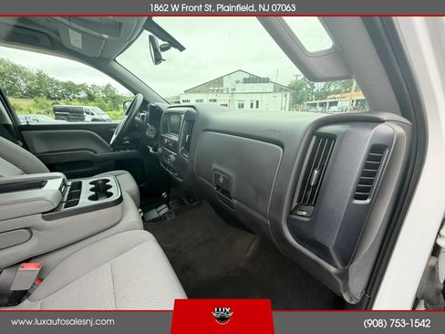 Used 2018 Chevrolet Silverado 1500 Custom w/ Custom Value Package AWD/4WD image 32