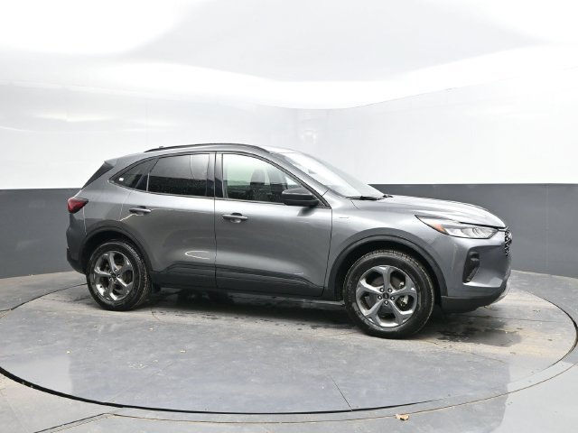 Used 2025 Ford Escape ST-Line AWD/4WD image 3