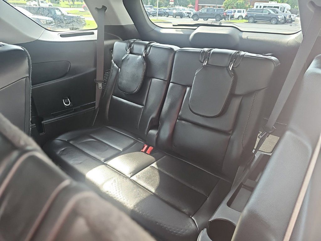 Used 2023 Ford Explorer XLT w/ Equipment Group 202A AWD/4WD image 13