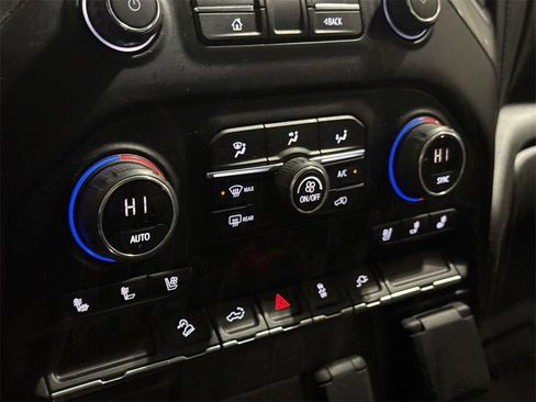 Used 2022 Chevrolet Silverado 2500 LTZ w/ LTZ Convenience Package image 15