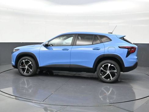 Used 2024 Chevrolet Trax RS w/ Driver Confidence Package FWD image 2
