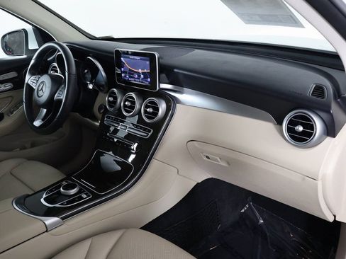 Used 2018 Mercedes-Benz GLC 300 4MATIC image 9