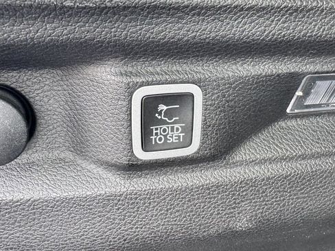 Used 2023 Jeep Grand Cherokee L Limited AWD/4WD image 20