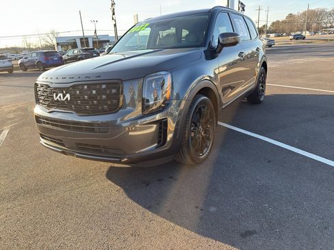 Used 2022 Kia Telluride EX w/ EX Premium Package image 3