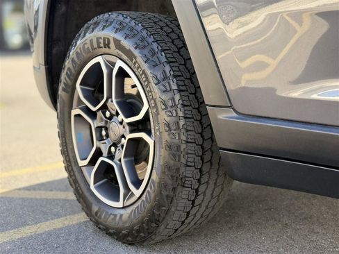 Used 2022 Jeep Grand Cherokee Trailhawk AWD/4WD image 11