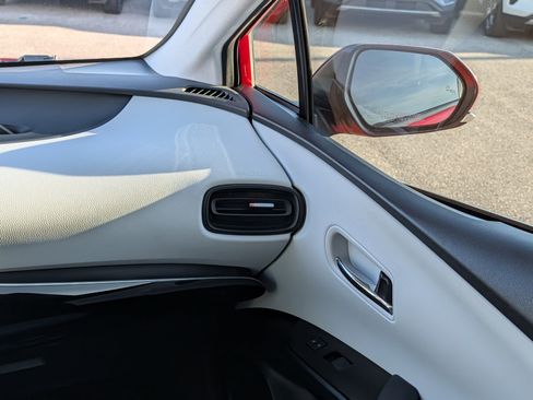 Used 2022 Toyota Prius LE image 17