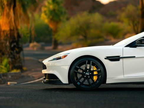 Used 2015 Aston Martin Vanquish Coupe image 5