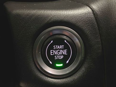 Used 2021 Chevrolet Tahoe LT w/ LT Signature Package image 16