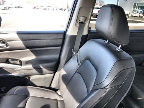 Used 2025 Nissan Pathfinder SL w/ SL Premium Package image 24