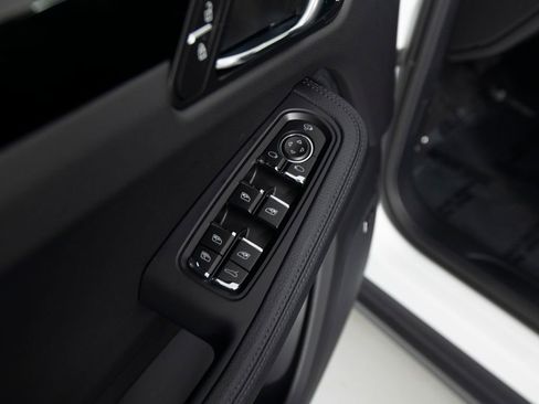 New 2026 Porsche Macan AWD/4WD image 19