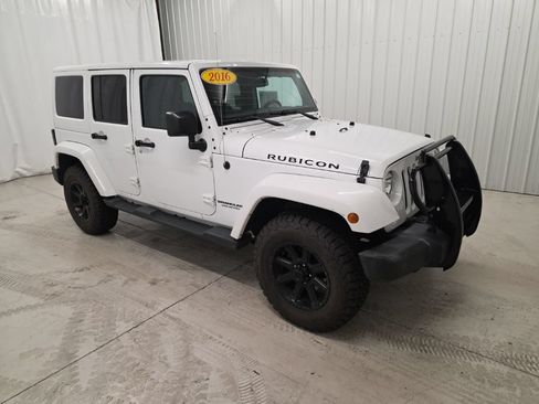 Used 2016 Jeep Wrangler Unlimited Rubicon w/ Connectivity Group AWD/4WD image 7