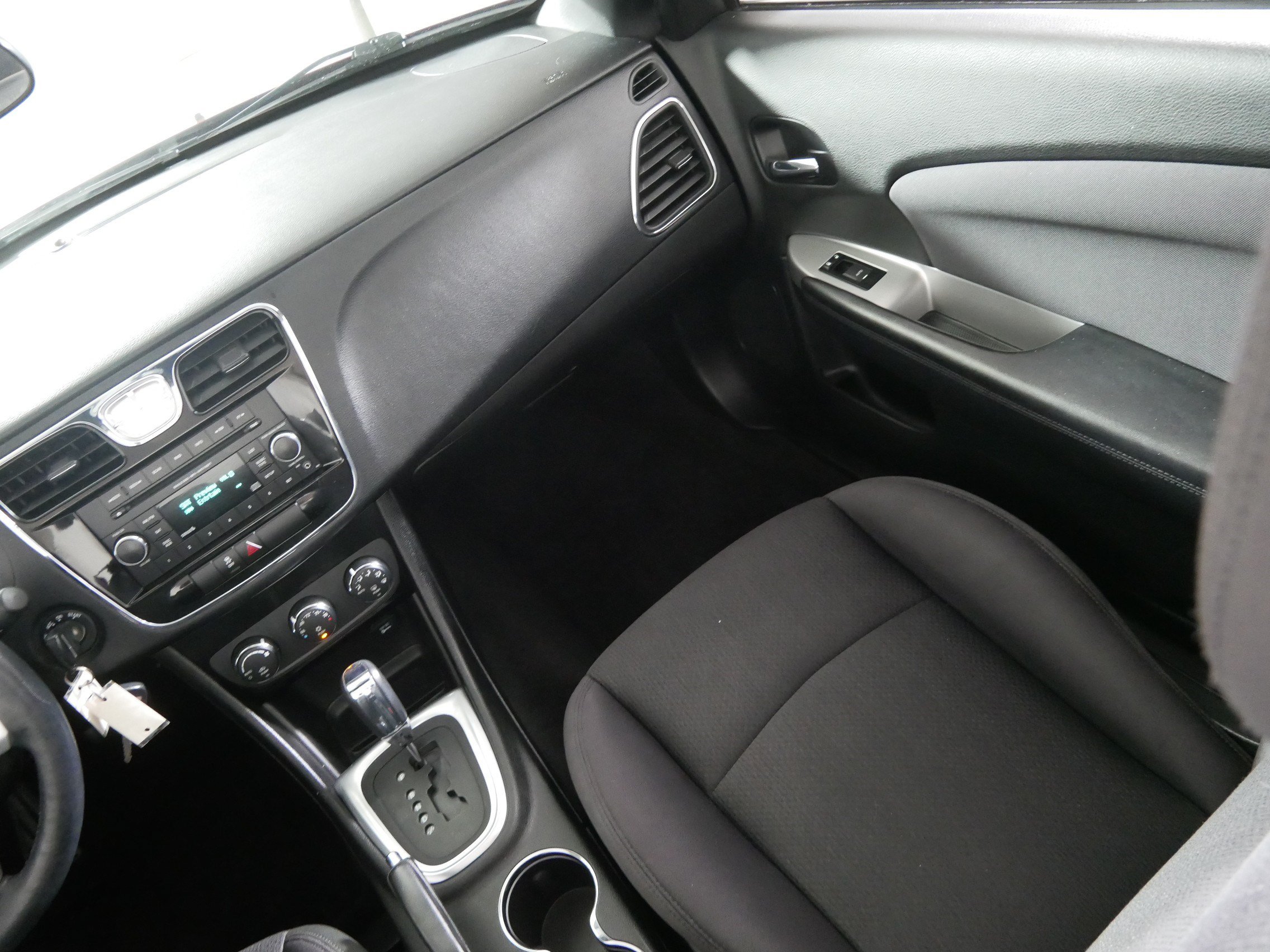 Used 2012 Chrysler 200 Touring FWD image 11