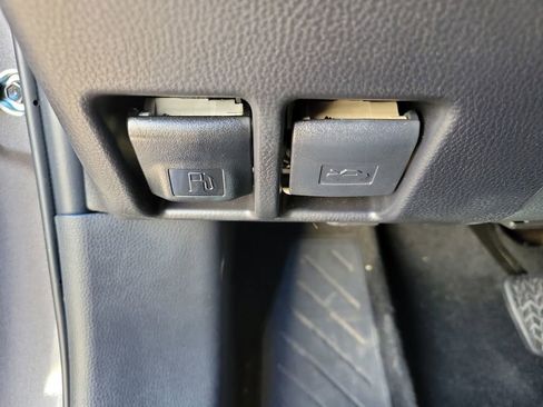 Used 2025 Toyota RAV4 LE image 30