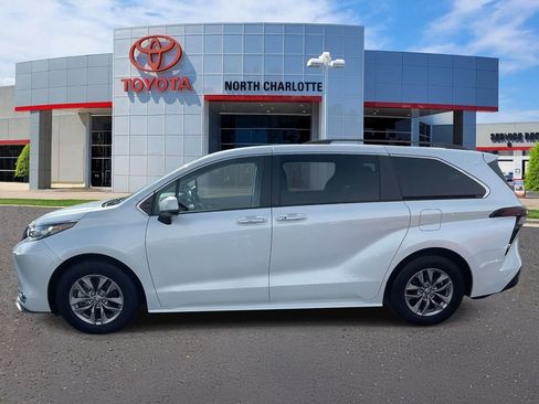 Used 2023 Toyota Sienna XLE image 6