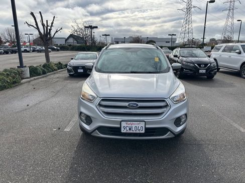 Used 2018 Ford Escape SE image 2