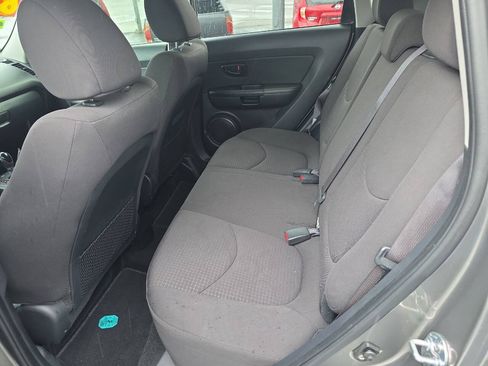 Used 2013 Kia Soul FWD image 9