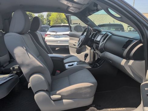Used 2014 Toyota Tacoma PreRunner w/ SR5 Package RWD image 38