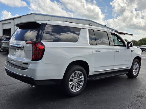 Certified 2021 GMC Yukon XL SLT w/ SLT Premium Package AWD/4WD image 5