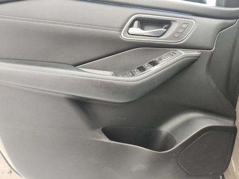 Used 2024 Nissan Rogue Platinum FWD image 14